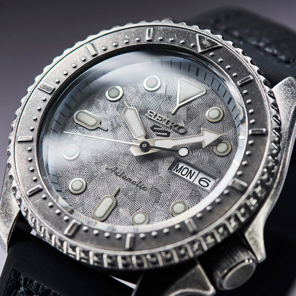 Seiko 5 Sports SRPE79K1
