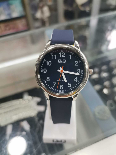Q&Q Casual QC15-305